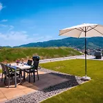Apartman Corner 28 *