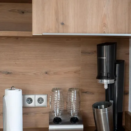 Apartment Corner 28 *