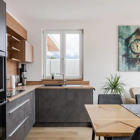 Corner 28 Apartment *